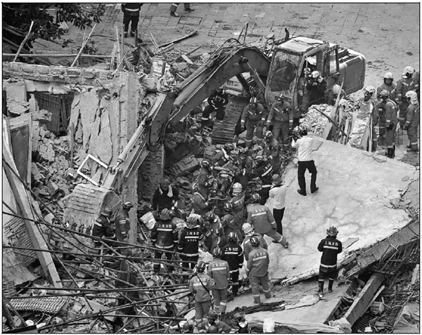 Seven dead, 16 injured in collapse of building undergoing renovation