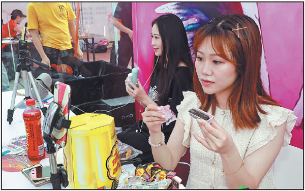 'Eating hosts' providing a visual feast for viewers