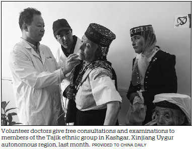Volunteers lend a helping hand to Xinjiang patients