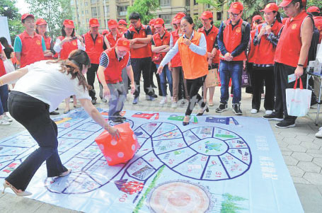 Garbage-sorting games used to win over Shanghai's younger generation