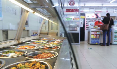 CONVENIENCE STORES TURN UP THE KITCHEN HEAT