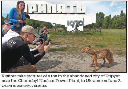 DESPITE RISKS, CHINESE VISITORS HEAD TO CHERNOBYL