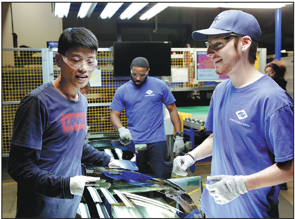 Film on Chinese-run glass factory in US depicts cultural cooperation
