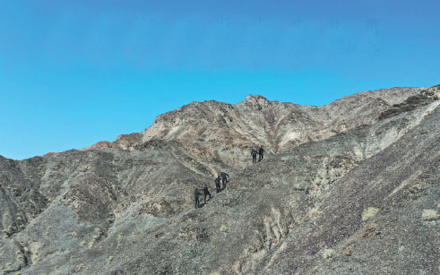 DESERT OFFICERS DRAW A LINE IN THE SAND