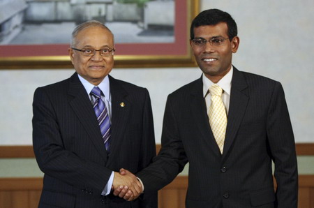 Maldives swears in former prisoner as president