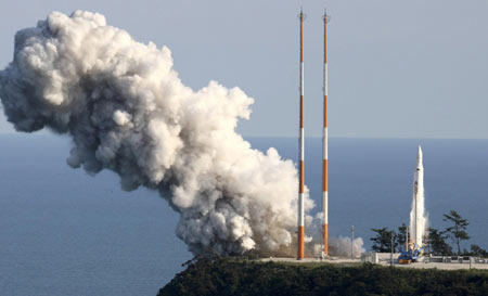 ROK launches 1st rocket into space