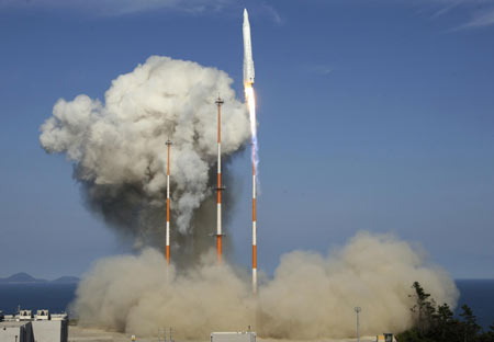 ROK launches 1st rocket into space