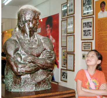 Tiny town cashes in on Bruce Lee legacy