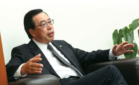 Universal suffrage: Don't miss the boat