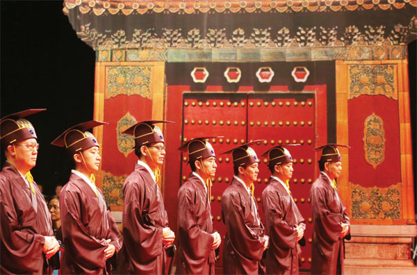 Thousands come together for ancestor worship