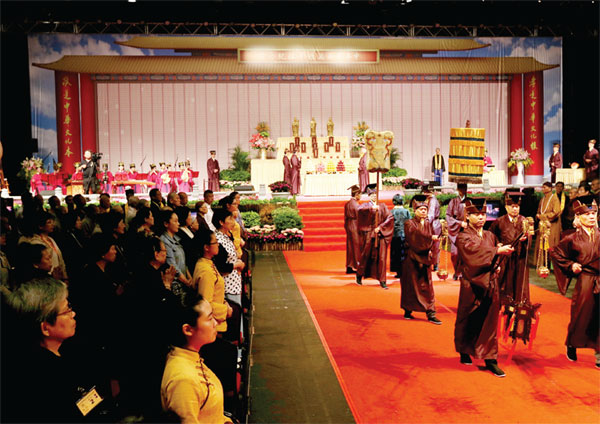 Thousands come together for ancestor worship