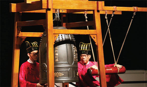 Thousands come together for ancestor worship