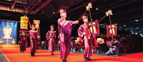 Thousands gather to commemorate ancestors