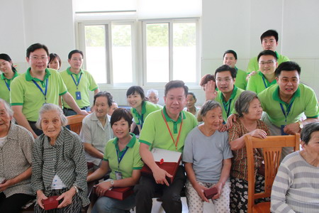 Courtyard by Marriott Shanghai Jiading staffs celebrate Mid Autumn Festival with elders