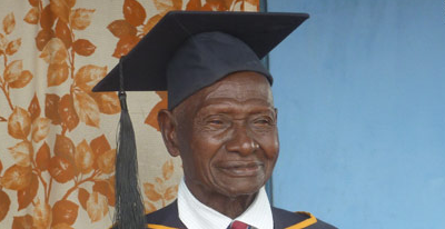 加纳99岁二战老兵大学毕业 号称爱国好学就长寿