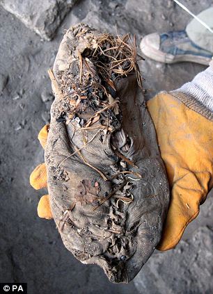 亚美尼亚发现世界最古老的皮鞋 已有5500年历史