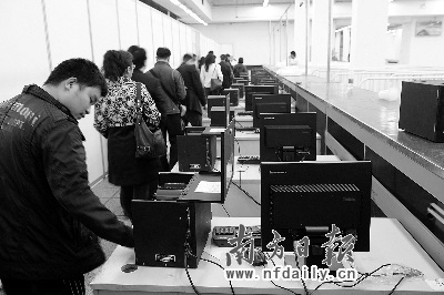 春运实名制火车票今开订 能否根除“黄牛党”？