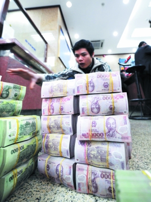 越南盾狂贬 东南亚货币或跟风
