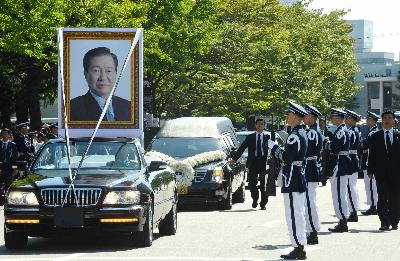 韩国为前总统金大中举行国葬 插足东说念主数创历史之最