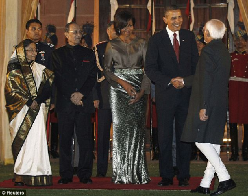 米歇尔闪亮鳞片筒裙现身印度国宴 光芒盖过奥巴马