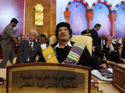 卡扎菲大闹阿盟峰会 怒斥沙特国王后愤然离场