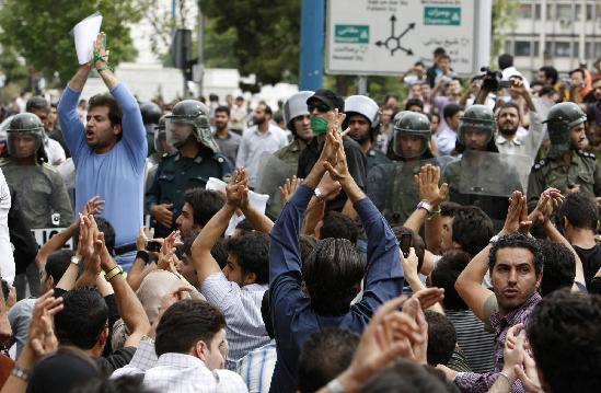 伊朗大选内贾德大胜 穆萨维谴责舞弊改革派示威抗议
