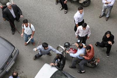 伊朗骚乱升级上百人被捕 穆萨维提出申诉内贾德不屑