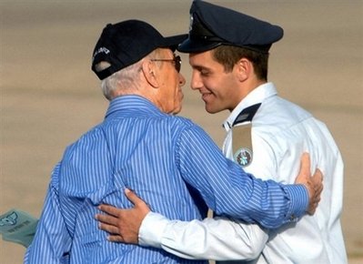 以色列首位宇航员之子死于F-16空难 举国哀悼