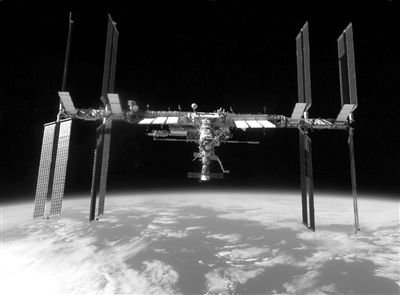 国际空间站已满员 俄罗斯称有钱难买“太空游”