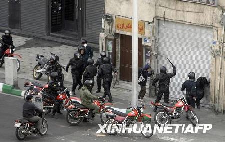 伊朗反对派与警方冲突致5死 300余人被捕