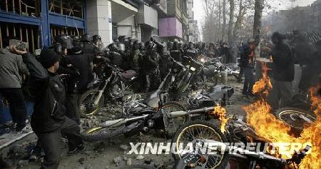 伊朗反对派与警方冲突致5死 300余人被捕