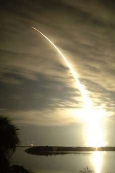 “奋进”号航天飞机升空 为空间站送去重要部件