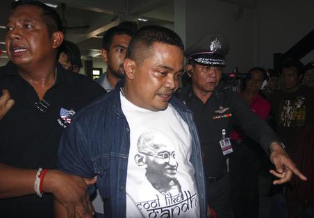 武力清场引发流血冲突 “红衫军”领导人集体自首