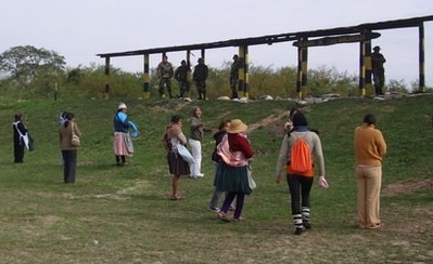玻利维亚政府展开全民军事训练 提高民众御敌能力