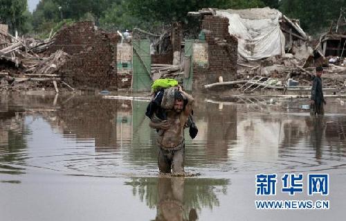 巴基斯坦遭受史上最严重洪灾 已有1600人死亡