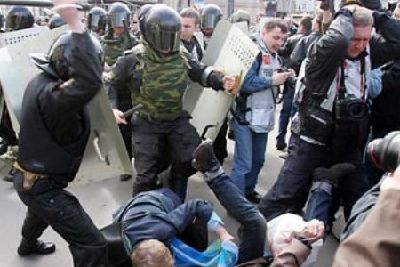 俄罗斯警方逮捕逾百名反普京示威者