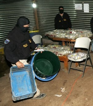 萨尔瓦多地下惊现百万美元 疑与毒品交易有关