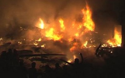 俄货机巴基斯坦起飞2分钟坠毁引发大火 共20人遇难