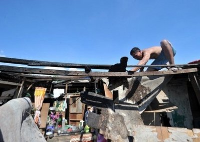 菲律宾首都贫民窟起火致1死6伤 1万人无家可归