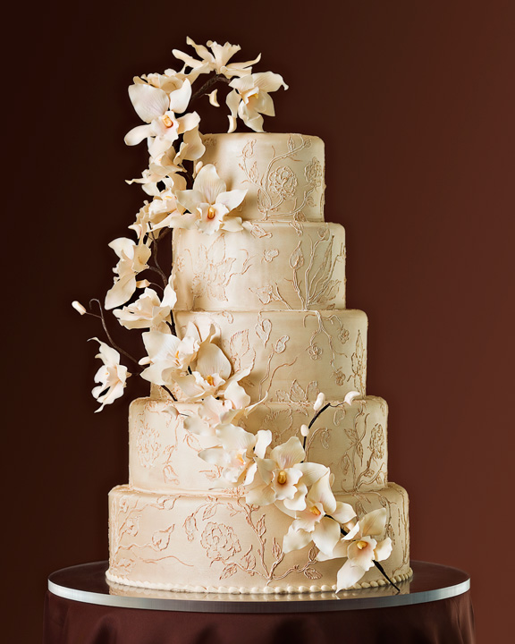 揭秘王子婚礼两款蛋糕 威廉爱巧克力饼干、凯特爱“花草”