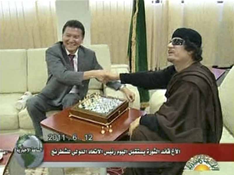 卡扎菲荧屏再露面粉碎流亡传闻 反对派连连受挫