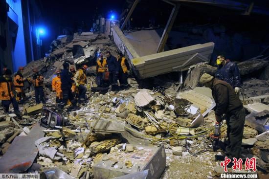 土耳其5.6级地震造成12人死亡28人受伤