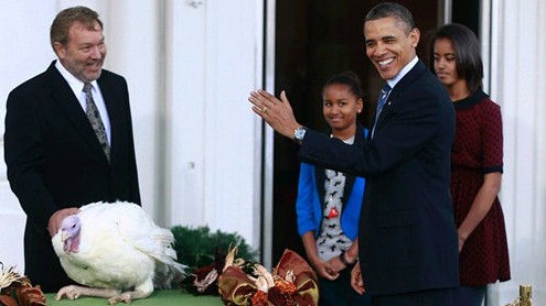 俄女主播读奥巴马名字时竖中指 美总统感恩节前赦火鸡
