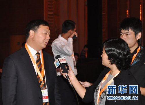 新华能源走进中国新能源国际峰会 对话与会嘉宾