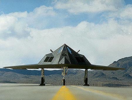 细说美F-117A“夜鹰”隐形战机为何短命