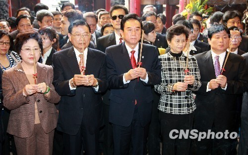 陈云林台中两县行:会老友,敬妈祖,探孤儿