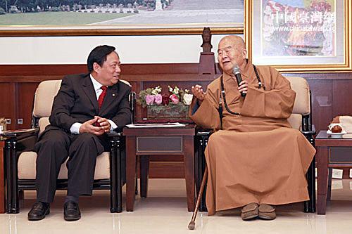 全国台联会长梁国扬参访佛光山拜会星云法师