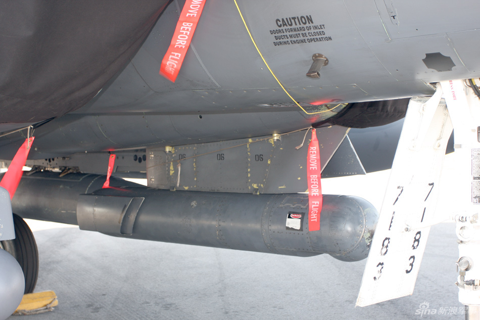 美国空军展示两架F－15E攻击鹰战斗轰炸机