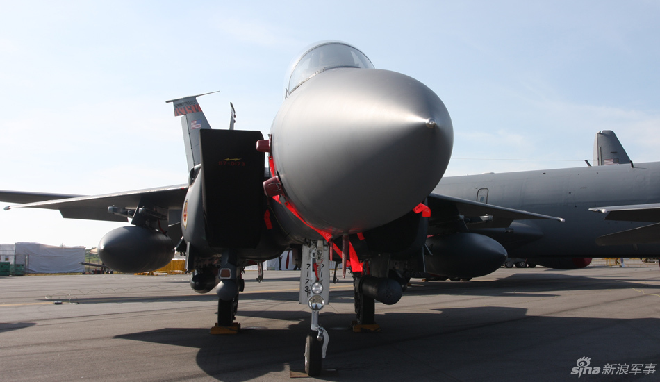 美国空军展示两架F－15E攻击鹰战斗轰炸机