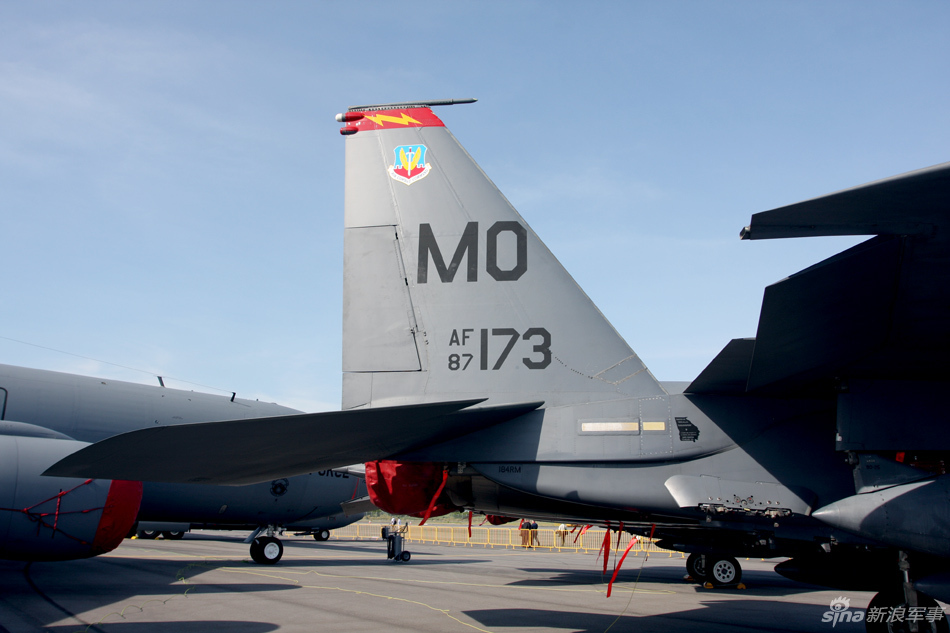 美国空军展示两架F－15E攻击鹰战斗轰炸机